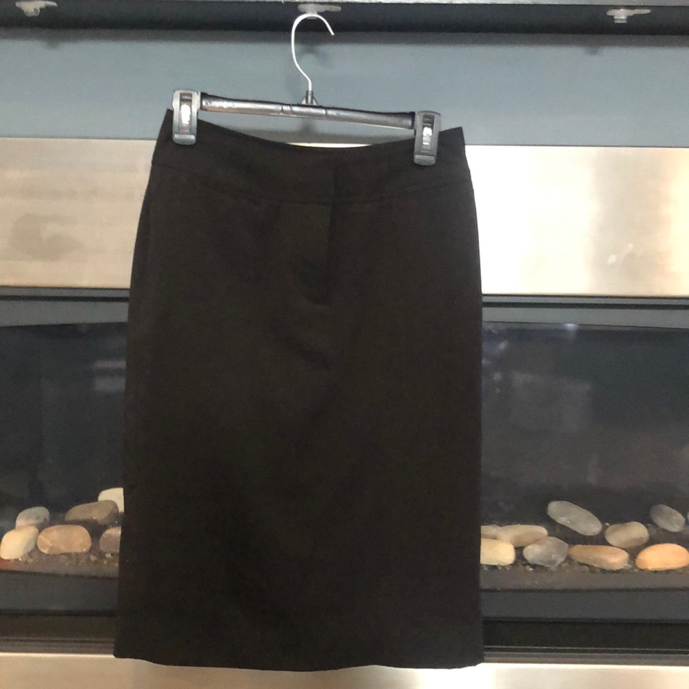 Size 4 lined black pencil skirt - work /date night